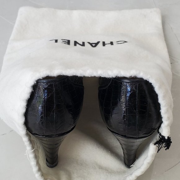 Vintage Chanel Black Crocodile Pumps Size 8 - Picture 2 of 9